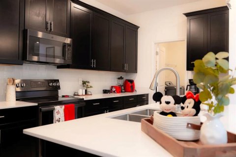 Casa en venta en Kissimmee, Florida, 5 dormitorios, 278.34 m2 № 2123713 - foto 6