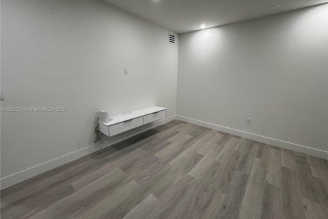 Villa ou maison à louer à Miami, Floride: 2 chambres, 204.29 m2 № 1975978 - photo 20