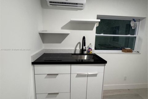 Villa ou maison à louer à Miami, Floride: 2 chambres, 204.29 m2 № 1975978 - photo 3