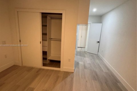 Villa ou maison à louer à Miami, Floride: 2 chambres, 204.29 m2 № 1975978 - photo 15