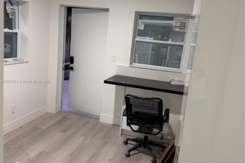 Villa ou maison à louer à Miami, Floride: 2 chambres, 204.29 m2 № 1975978 - photo 27