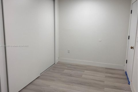 Villa ou maison à louer à Miami, Floride: 2 chambres, 204.29 m2 № 1975978 - photo 28