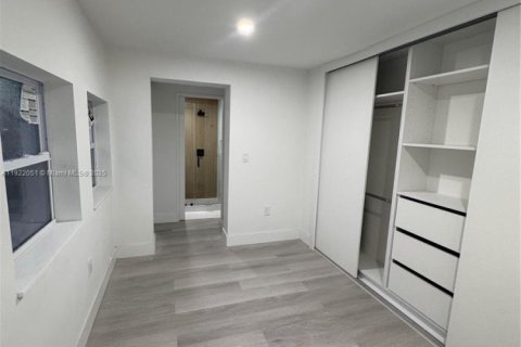 Villa ou maison à louer à Miami, Floride: 2 chambres, 204.29 m2 № 1975978 - photo 9