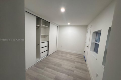 Villa ou maison à louer à Miami, Floride: 2 chambres, 204.29 m2 № 1975978 - photo 30