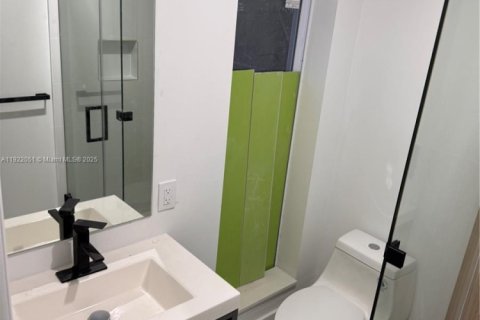 Villa ou maison à louer à Miami, Floride: 2 chambres, 204.29 m2 № 1975978 - photo 10
