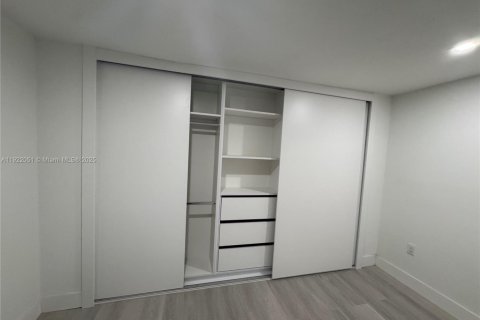 Villa ou maison à louer à Miami, Floride: 2 chambres, 204.29 m2 № 1975978 - photo 7