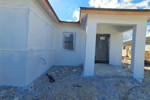 House in Miami, Florida 4 bedrooms, 138.89 sq.m. № 1951907 - photo 14