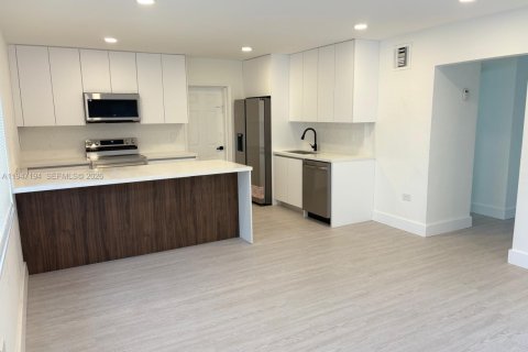 Villa ou maison à vendre à Miramar, Floride: 3 chambres, 130.71 m2 № 2005039 - photo 2