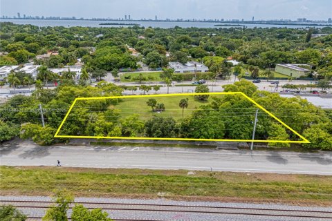 Commercial property in Miami, Florida № 1933823 - photo 2