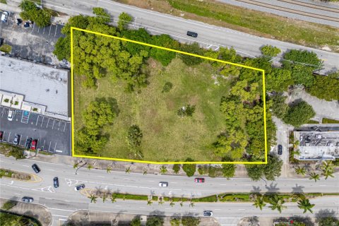 Commercial property in Miami, Florida № 1933823 - photo 4