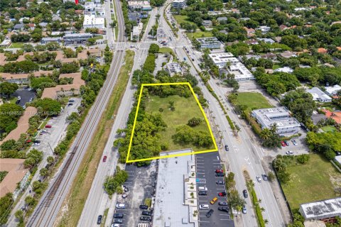 Commercial property in Miami, Florida № 1933823 - photo 3