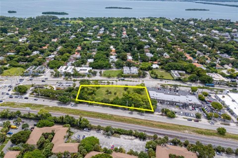 Commercial property in Miami, Florida № 1933823 - photo 1