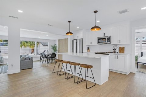 Casa en venta en Sarasota, Florida, 4 dormitorios, 161.19 m2 № 1676013 - foto 5