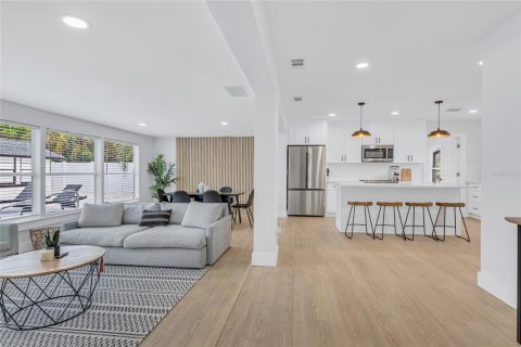 Casa en venta en Sarasota, Florida, 4 dormitorios, 161.19 m2 № 1676013 - foto 18