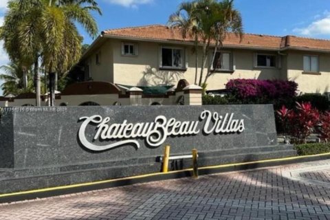 Touwnhouse à vendre à Miami, Floride: 3 chambres, 116.13 m2 № 1860304 - photo 2