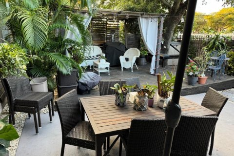 Touwnhouse à vendre à Miami, Floride: 3 chambres, 116.13 m2 № 1860304 - photo 1