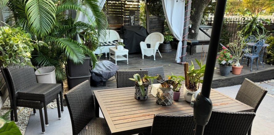 Touwnhouse à Miami, Floride 3 chambres, 116.13 m2 № 1860304