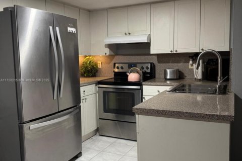 Touwnhouse à vendre à Miami, Floride: 3 chambres, 116.13 m2 № 1860304 - photo 21