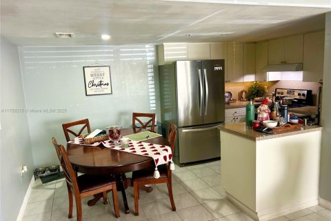 Touwnhouse à vendre à Miami, Floride: 3 chambres, 116.13 m2 № 1860304 - photo 4