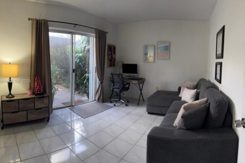 Touwnhouse à vendre à Miami, Floride: 3 chambres, 116.13 m2 № 1860304 - photo 16