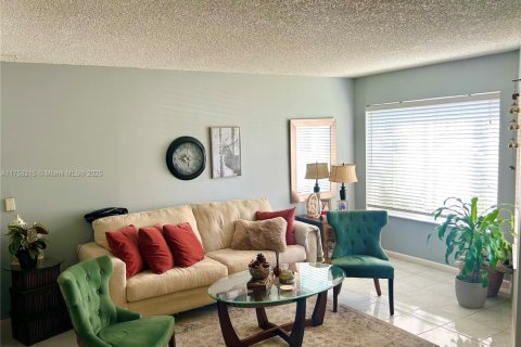 Touwnhouse à vendre à Miami, Floride: 3 chambres, 116.13 m2 № 1860304 - photo 3