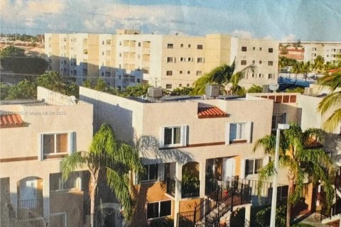 Touwnhouse à vendre à Miami, Floride: 3 chambres, 116.13 m2 № 1860304 - photo 25