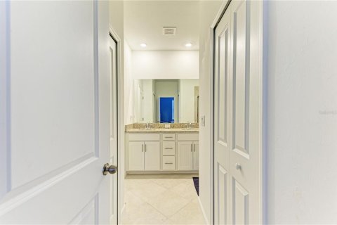 Townhouse in Bradenton, Florida 3 bedrooms, 178.84 sq.m. № 2213705 - photo 28