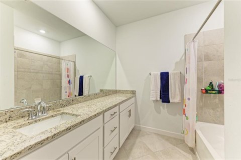 Townhouse in Bradenton, Florida 3 bedrooms, 178.84 sq.m. № 2213705 - photo 30