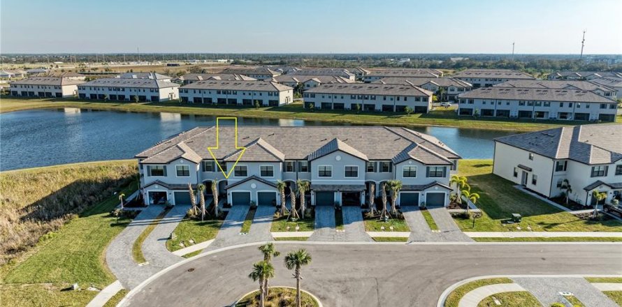 Townhouse in Bradenton, Florida 3 bedrooms, 178.84 sq.m. № 2213705