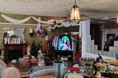 Villa ou maison à vendre à Sunrise, Floride: 3 chambres, 209.68 m2 № 2023460 - photo 2