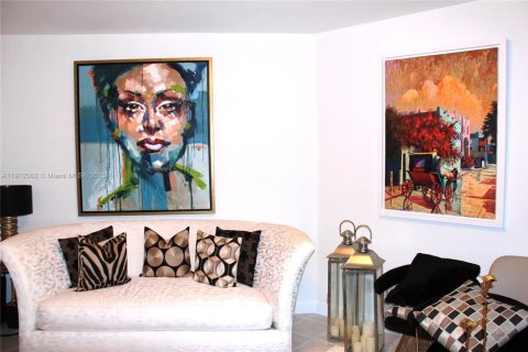 Copropriété à vendre à Doral, Floride: 3 chambres, 231.33 m2 № 1968127 - photo 11