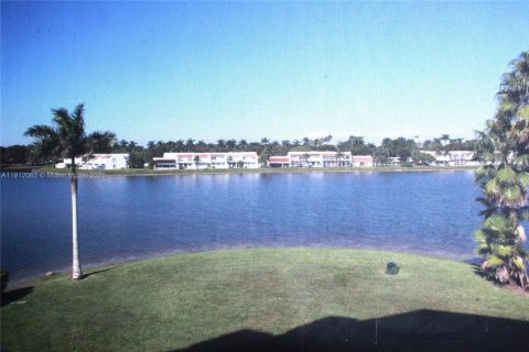 Copropriété à vendre à Doral, Floride: 3 chambres, 231.33 m2 № 1968127 - photo 15