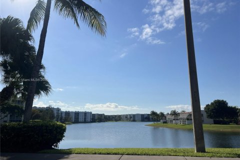 Copropriété à vendre à Doral, Floride: 3 chambres, 231.33 m2 № 1968127 - photo 4