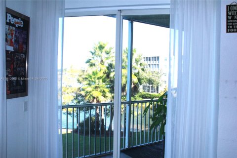 Copropriété à vendre à Doral, Floride: 3 chambres, 231.33 m2 № 1968127 - photo 13