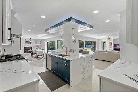 Casa en venta en Saint Petersburg, Florida, 5 dormitorios, 258.73 m2 № 1566067 - foto 12