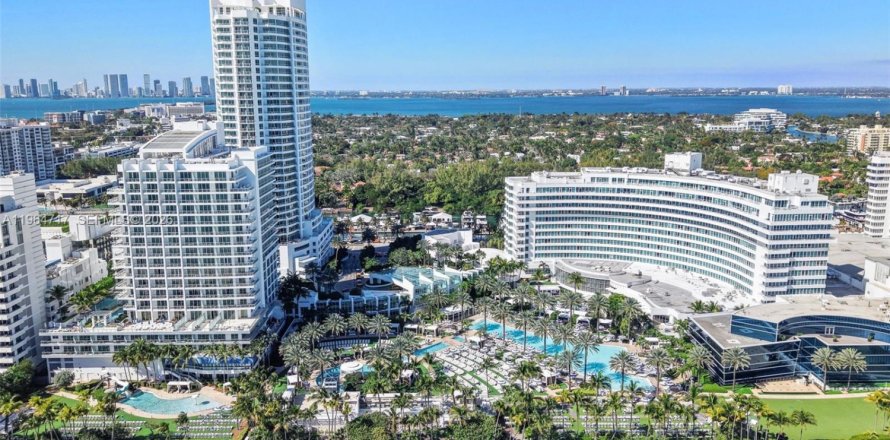 Кондоминиум с 1 спальней в Майами-Бич, Флорида № 2026318