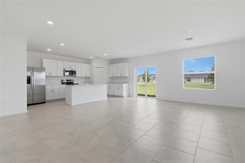 Villa ou maison à vendre à Punta Gorda, Floride: 5 chambres, 196.21 m2 № 2424284 - photo 5