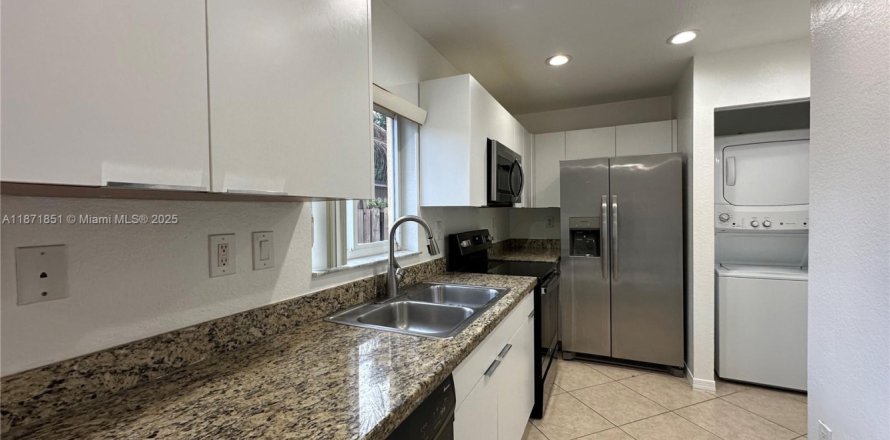 Townhouse in Hallandale Beach, Florida 3 bedrooms, 134.71 sq.m. № 1897914