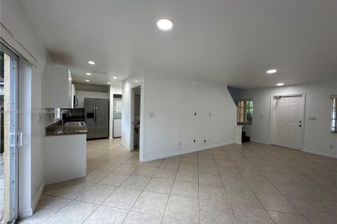 Townhouse in Hallandale Beach, Florida 3 bedrooms, 134.71 sq.m. № 1897914 - photo 7