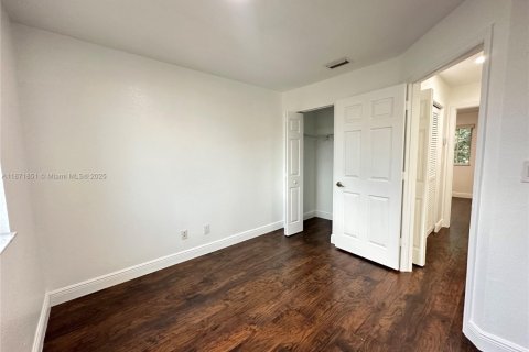 Townhouse in Hallandale Beach, Florida 3 bedrooms, 134.71 sq.m. № 1897914 - photo 19