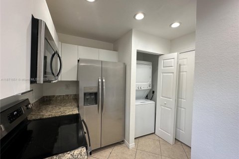 Townhouse in Hallandale Beach, Florida 3 bedrooms, 134.71 sq.m. № 1897914 - photo 2