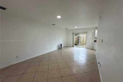 Townhouse in Hallandale Beach, Florida 3 bedrooms, 134.71 sq.m. № 1897914 - photo 9