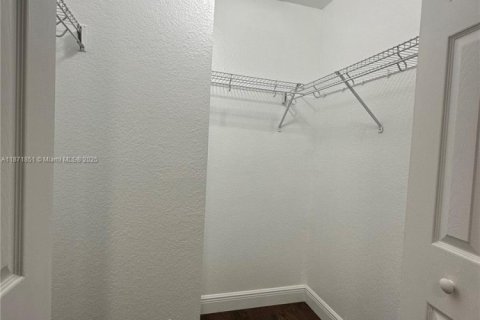Townhouse in Hallandale Beach, Florida 3 bedrooms, 134.71 sq.m. № 1897914 - photo 25
