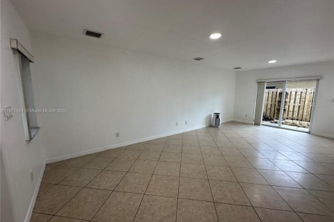 Townhouse in Hallandale Beach, Florida 3 bedrooms, 134.71 sq.m. № 1897914 - photo 10