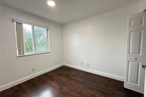 Townhouse in Hallandale Beach, Florida 3 bedrooms, 134.71 sq.m. № 1897914 - photo 18
