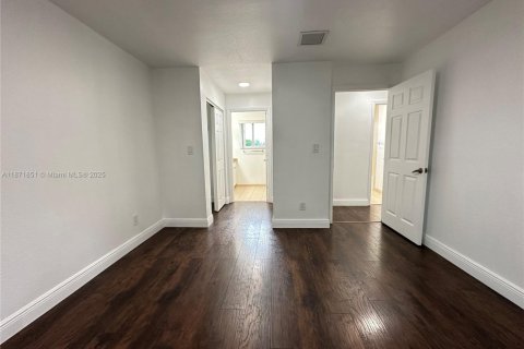 Townhouse in Hallandale Beach, Florida 3 bedrooms, 134.71 sq.m. № 1897914 - photo 29