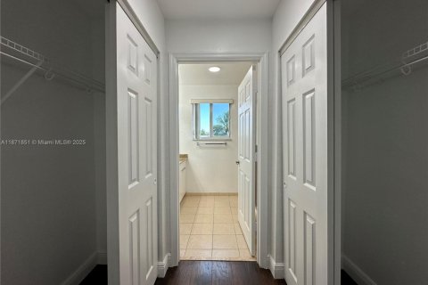 Townhouse in Hallandale Beach, Florida 3 bedrooms, 134.71 sq.m. № 1897914 - photo 30