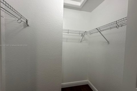 Townhouse in Hallandale Beach, Florida 3 bedrooms, 134.71 sq.m. № 1897914 - photo 24
