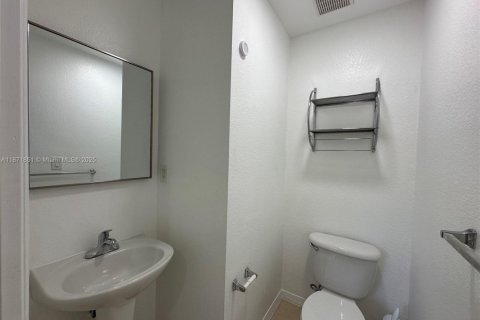 Townhouse in Hallandale Beach, Florida 3 bedrooms, 134.71 sq.m. № 1897914 - photo 8