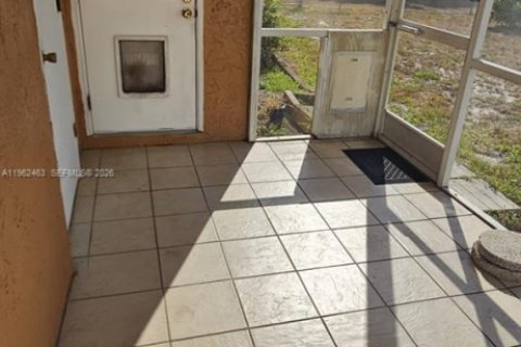 Villa ou maison à vendre à Port St. Lucie, Floride: 3 chambres, 89.19 m2 № 2024076 - photo 17